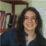 Docente de literatura y lingüística, con un enfoque didáctico y un gran interés de orientar clase virtual o presencial